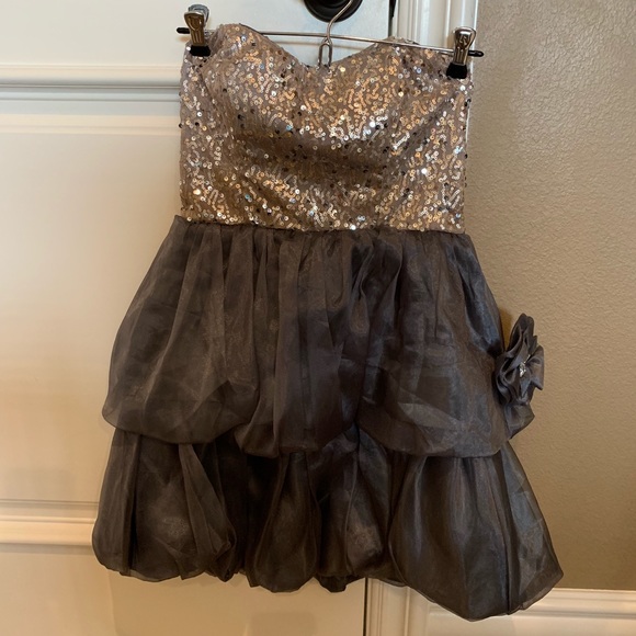 Dresses & Skirts - [LIKE 🆕] Sequin Dress